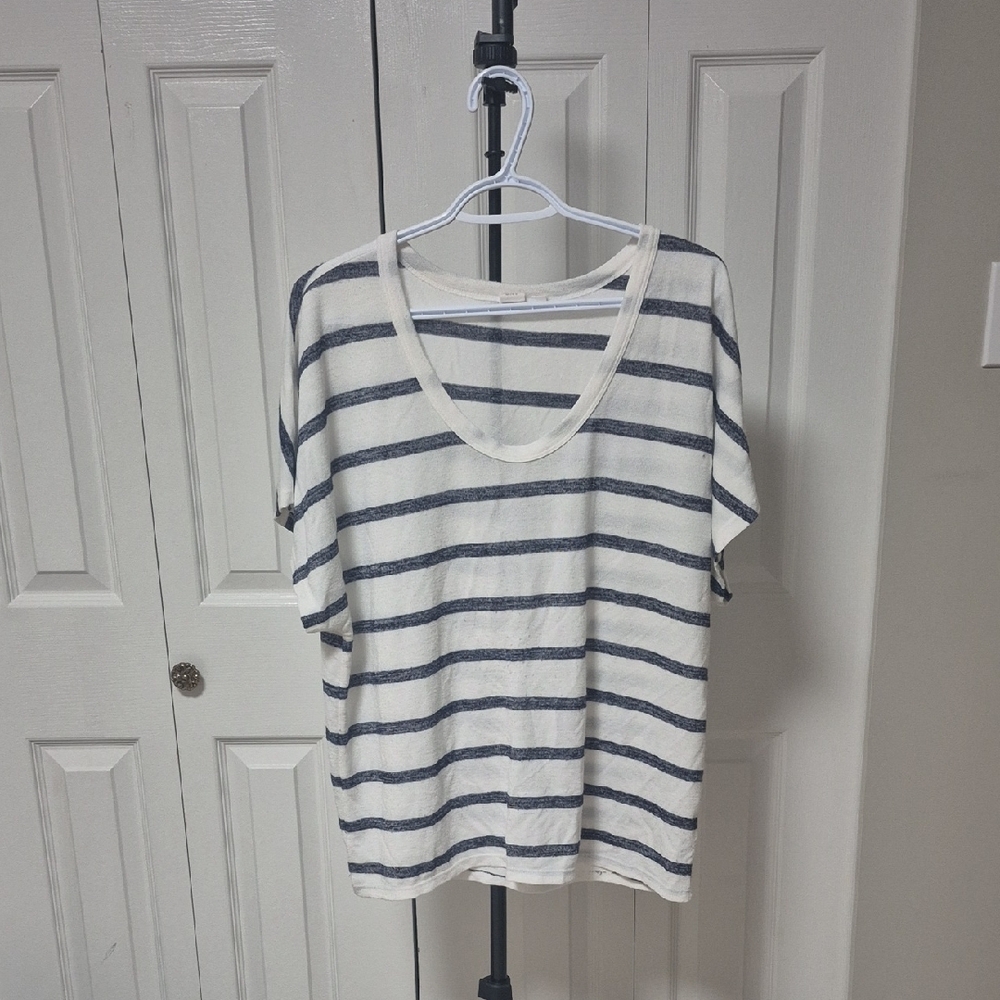GAP Boxy White and Gray Short Sleeve Tee